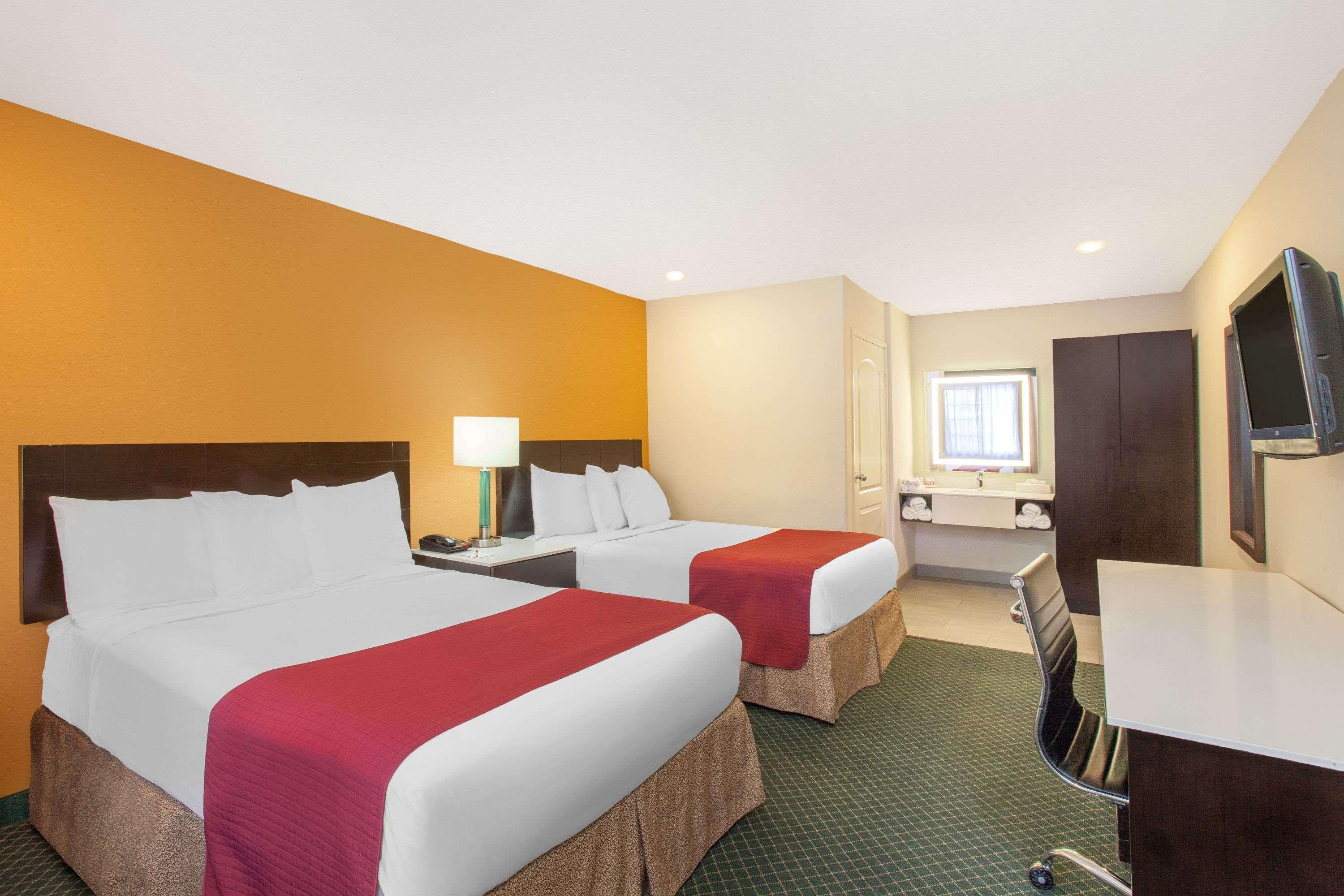 Ramada By Wyndham Culver City Los Angeles Eksteriør bilde